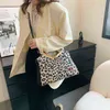 Shoppingväskor Dam Metal Lip Handtag Handväskor Leopard Bag Rose High Heel Printed Clutch Purse Personlighet Party Club Crossbody for Women 220304