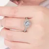 Kvinnor Ringar Crystal Silver Bröllop Charm Princess Round Stone Ring Engagement Smycken Lady Cluster Styles Band