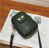 全ブランドの女性ショルダーバッグストリートファッションレザーハンドバッグパーソナリティミニファッション携帯電話バッグ高品質のスレッド1867