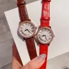 Klassisk Nya Kvinnor Rostfritt Stål Geometriska Klockor Ladies Roman Number Quartz Armbandsur Real Leather Strap Clock 33mm