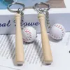 Partihandel Mini Baseball Nyckelringar för män Trä Bat and Ball Pendant Nyckelring Hantverk Sport Souvenir 12g