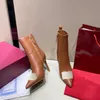 Lyxig designer Toppkvalitet Kvinnor Korta stövlar Läderskor 2021 Nya Högklackat Fashion Pointed Single Zipper med Shoebox Storlek 35-41