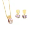 Europa Amerika Mode Stijl Sieraden Sets Dame Dames Goud / Zilver / Rose-Color Hardware Gegraveerde V Initialen Gekleurde Crystal Dice Hanger Ketting Oorbellen