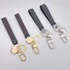 Hållare Brown Blomma Nyckelring Ringhållare 2022 Nyckelringar Rostfritt Stål Key Buckle Keychain Designer Lovers Bilhandgjorda Svart Läderväskor Hängsmycke Tillbehör