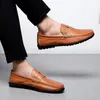 Herren-Lederschuhe, lässig, Slip auf formellen Herren-Kleiderschuhen, weiche Slipper, 2022, modisch, bequem, atmungsaktiv, italienische Fahrschuhe