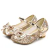 Kızlar için Prenses Çocuklar Deri Ayakkabı Çiçek Casual Glitter Çocuk Yüksek Topuk 2020 Kız Ayakkabı Kelebek Düğüm Mavi Pembe Gümüş X0719