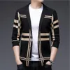 Mode Trui Mannen Streep V-Collar Gebreide Button Up Cardigan Koreaanse truien Mannen Slanke Fit Luxe kleding