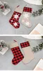 3D Schneeflocke karierte Weihnachtsstrümpfe Weihnachtsbaum hängende Dekoration Ornamente Kamin Gingham Socken Süßigkeiten Geschenktüte HH21-458