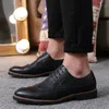 Scarpe Oxford brogue formali da uomo stringate da uomo italiane 2021 scarpe eleganti da lavoro Scarpe da sposa Lacci Scarpe da uomo in pelle