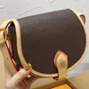 2021 المصممين الفاخرة نصف القمر سرج المرأة حقائب الكتف حقيبة محفظة حقيبة حمل حقيبة crossbody المحافظ محافظ حقائب اليد حقائب الظهر السيدات makeupmultifunctional