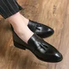 Frühling herbst männer Leder Casual Schuhe Tragbare Licht Faulenzer Atmungsaktive Low Cut Gummi Wohnungen quaste faulenzer männer