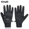 sports gloves for men