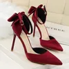أحذية القوس المرأة الصنادل مضخات الحرير عالية الكعب النساء الخنجر حفل زفاف أحمر