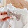 Camicia a maniche lunghe bianca per neonati primavera autunno e pantaloncini carini 2 pezzi imposta abiti da gentiluomo X0802