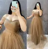 Burgundy Evening Wear Dresses 2022 Afrikanska Saudiarabien Off Shoulder Kvinnor Formell Klänning En Linje Prom Klänningar Kändis Mint Green Tulle Long Sheer Neck