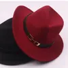 Hurtownie Feld Cowboy Fedory Kapelusze ze skórzanym wystrojem Szeroki Brim Kobiety Mężczyźni Panama Party Formalna czapka Goth Top Vintage Wedding Hat