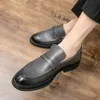 2022 trend män italiensk lyx minimalistisk sko design läder klänning skor bullock carving topp läder bröllopsfest mode loafers stor storlek: US6.5-US11