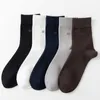 Calcetines para hombre, 5 pares, de alta calidad, de negocios, para otoño, de algodón, sólidos, cómodos, informales, a rayas, para invierno, transpirables, de tubo medio