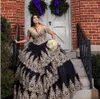 2022 Vintage Black Gold Aplikacja Quinceanera Suknie Off Suknie Balowe Ramię Plus Size Sweet 16 Sukienka Długi pociąg