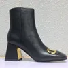 En Kaliteli Bayanlar Çizmeler Moda Lüks Tasarımcı Yüksek Topuklu Kare Toe Deri Fermuar Kalın Topuk 7.5 cm Bayan Ayakkabı Büyük Boy 35-42 Cadılar Bayramı