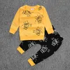 Chegue roupas de bebê novo se ajustam primavera outono amarelo menino roupas 2 pcs .. sportswear terno 2018