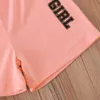 Bambini estivi Set manica corta O Collo T-shirt rosa Lettera laterale Fasce elastiche Pantaloncini Carino 2 pezzi Vestiti per ragazza 1-8T 210629
