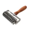 Outils en acier inoxydable Docker de rouleau de pâte avec manche en bois Outil de cuisson de pain de tarte de gâteau de pizza 8 pouces