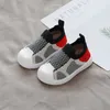 Enfants Chaussures Boys Casual Automne Sneakers Sneakers à fond plat Enfants Baby Respirant Premiers Walkers Slip-On Mixte Couleur SXB011 G1025