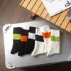 Calcetines para hombres Diseño de moda Harajuku Colores Sólidos Calle Moda Mid-Becerro Deportes Deportes Hombres Estilo Coreano Hosiery