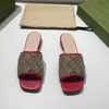 Kvinnor Canvas Slide Sandal Designer Glänsande Mules Läder Sommarlägenheter Sexiga Tryck Tofflor Kvinnor Luxurys Designers Skor med låda 35-42 274