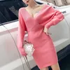 Talvez U Rosa Batwing Manga Manga Longa Sólida V Neck Pullover Sweater Sexy Elegante Partido Mini Vestido Curto Primavera Outono D0875 210529