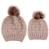 Mode ouder-kind caps schattige baby baby winter dubbele bont bal hoed moeder kinderen gebreide warme hoeden pasgeboren muts cap xDJ077