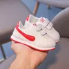 男の子の赤ちゃんの靴 1 歳のソフト底幼児の靴ガールストライプ新生児フックループフラットスニーカー幼児秋の靴 210315
