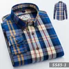 イギリス風メンズ格子縞長袖カジュアルシャツレギュラーフィットボタンカラーデザイン100％コットン高品質男性ソーシャルシャツ210708