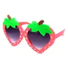 Piękne owoce Kids Designer Okulary przeciwsłoneczne Strawberry Frame Frame Boys and Girls Cute UV400 Okulary Okulary Hurtownie