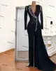 Zwarte Lange Mouw V-hals prom dress Elegante Hoge Split Vrouwen Formele Gowns Zwart Satijn Parels Afrikaanse Avondjurken2596