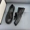 Designer-Kleiderschuh, italienische Marke, Herren-Loafer, flacher Freizeitschuh, Business-Büro-Oxfords, Herren-Echtleder, Hochzeitskleid, Metallschnalle, Wildleder-Loafer