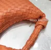 Bolso tote tejido a mano de lujo ligero de nueva moda 2021 con estilo diagonal