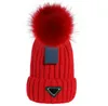 czapka czapki męskie designer czapki nowe mody kobiety panie ciepłe zimowe czapkę duże sztuczne futro pomp pomps bobble hat na zewnątrz czarny 5654228