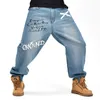 Herr jeans män gata dans hiphop mode broderi blå lös bräde denim byxor övergripande manlig rap hip hop plus storlek 46259b