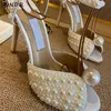 Sandalias Diseñador de moda Decoración de perlas Tacones blancos Luxury Summer Ladies Zapatos de boda Novia High Heel Gladiator Women 2021