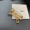 LUZURY Women Designer Brand Carta Broches 18K Bated Gold Bated Inclay Crystal Rhinestone J￳ias Broche de Broche Girls Pearl Pin Men se casam