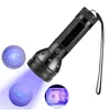 2021 Lampe de poche LED UV Lumière noire 51 LED 395 nm Lampe torche ultra violette Détecteur de lampe pour les taches d'urine de chien et les punaises de lit 3 piles AA