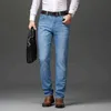 Jeans da uomo in cotone elastico dritto di marca Pantaloni da uomo in denim di moda stile classico Jean Pantaloni di grandi dimensioni 35 40 42 44 211206