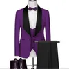 traje de esmoquin negro morado