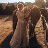 Rustik Ülke Cowgirl Gelinlikler 2022 Şampanya Dantel Çiftlik BoHemain V Boyun Uzun Kollu Bir Çizgi Hippi Gelin Elbiseleri Seksi Vestidos De Novia Artı Boyutu CG001