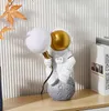 Criativo Astronauta Led Lâmpada Lâmpada 3D Impressão R Lampshade Moderna Personalidade Sala de estar Quarto Arte Decoração Resina Luzes De Mesa