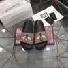 Designer tofflor män kvinnor sandaler blommor tofflor gummi glider blommig platt flip flops sommarstrand utomhus sandal låda
