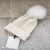 Designer vinter stickad mössa ull hatt kvinnor chunky stickad tjock varm faux päls beanies hattar kvinnliga motorhuven löstagbar hårbollskalle mössor