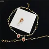 Luxury Love Pearl Diamond Necklace Ruby Rhinestone örhängen Metal Chain Pendant Eardrop Crystal Armband Jubileumsgåva230R